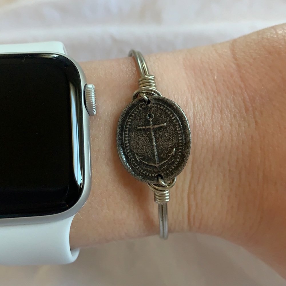 Anchor bracelet